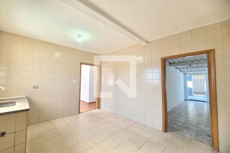 Cozinha de casa para alugar com 2 quartos, 170m² em Vila Cleonice, São Paulo