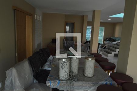 Sala de casa de condomínio para alugar com 5 quartos, 362m² em Freguesia (jacarepaguá), Rio de Janeiro