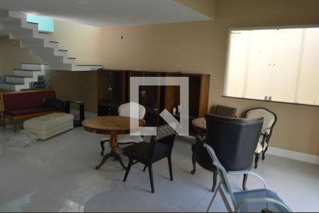 Sala de casa de condomínio para alugar com 5 quartos, 362m² em Freguesia (jacarepaguá), Rio de Janeiro