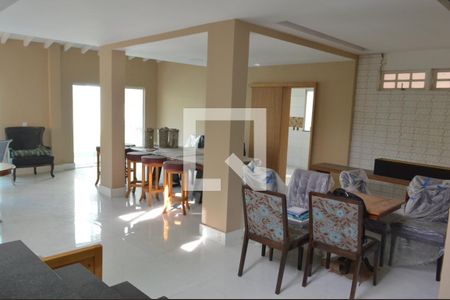 Sala de casa de condomínio para alugar com 5 quartos, 362m² em Freguesia (jacarepaguá), Rio de Janeiro