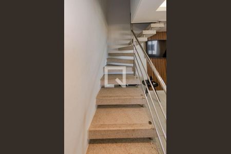 Escada de apartamento à venda com 3 quartos, 100m² em Camargos, Belo Horizonte