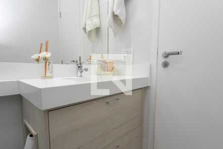 Banheiro de apartamento à venda com 2 quartos, 62m² em São Sebastião, Porto Alegre