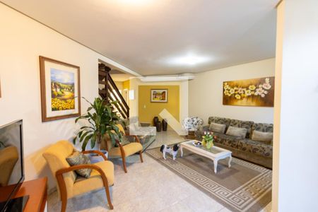 Sala de casa à venda com 3 quartos, 234m² em Nonoai, Porto Alegre