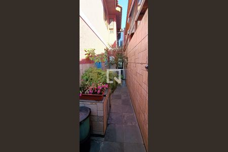 Corredor de casa à venda com 3 quartos, 127m² em Jardim Santa Rosa, Taboão da Serra