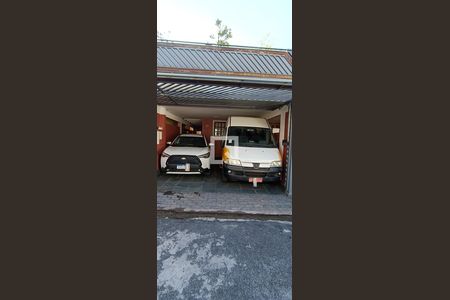 Garagem de casa à venda com 3 quartos, 127m² em Jardim Santa Rosa, Taboão da Serra