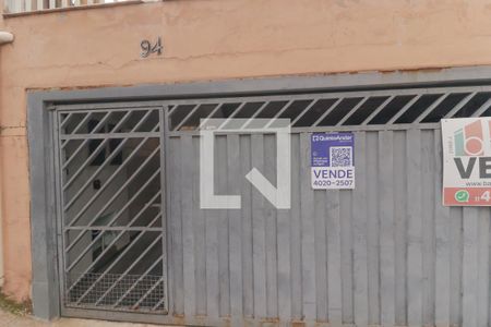 Fachada e placa de casa à venda com 3 quartos, 292m² em Vila Marlene, Jundiaí
