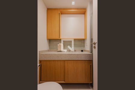 Banheiro de kitnet/studio para alugar com 1 quarto, 26m² em Paraíso, São Paulo