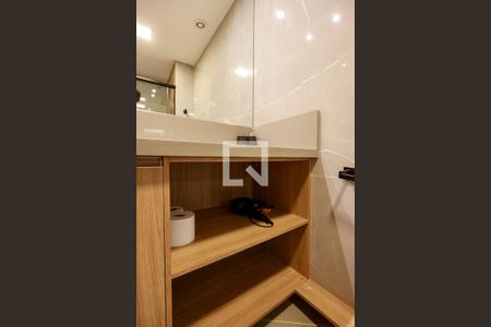Banheiro de kitnet/studio para alugar com 0 quarto, 27m² em Jardim das Acacias, São Paulo