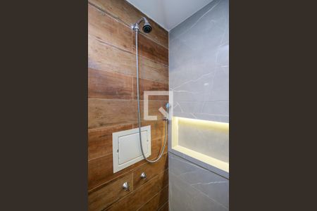 Banheiro de kitnet/studio para alugar com 0 quarto, 27m² em Jardim das Acacias, São Paulo
