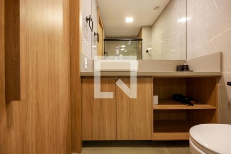 Banheiro de kitnet/studio para alugar com 0 quarto, 27m² em Jardim das Acacias, São Paulo