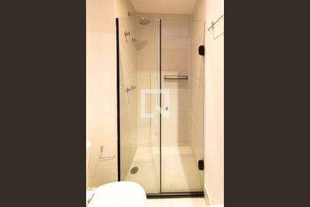 Banheiro de kitnet/studio para alugar com 1 quarto, 20m² em Jardim das Acacias, São Paulo
