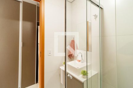 Banheiro de apartamento para alugar com 1 quarto, 27m² em Vila Mazzei, São Paulo