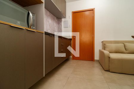 Sala/Cozinha de apartamento para alugar com 1 quarto, 27m² em Vila Mazzei, São Paulo