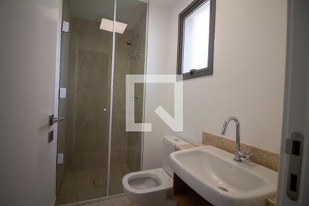 Banheiro social de kitnet/studio à venda com 1 quarto, 26m² em Campo Belo, São Paulo