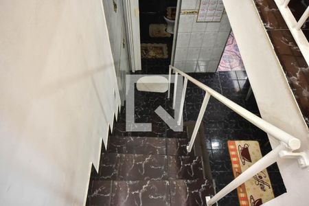 Escada da Casa 2 de casa à venda com 5 quartos, 143m² em Jardim Wanda, Taboão da Serra