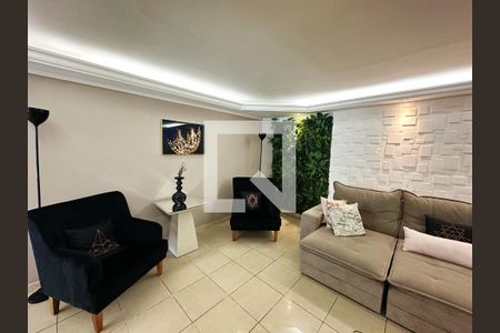 Sala de TV de casa de condomínio para alugar com 3 quartos, 566m² em Gramado, Cotia