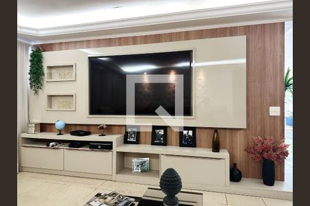 Sala de TV de casa de condomínio para alugar com 3 quartos, 566m² em Gramado, Cotia