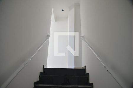 Escada de apartamento à venda com 2 quartos, 107m² em Jardim Progresso, Santo André