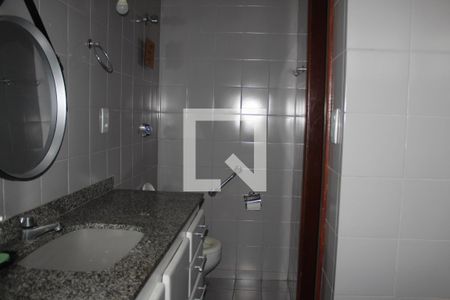 Banheiro suíte 1 de casa de condomínio para alugar com 4 quartos, 390m² em Piatã, Salvador
