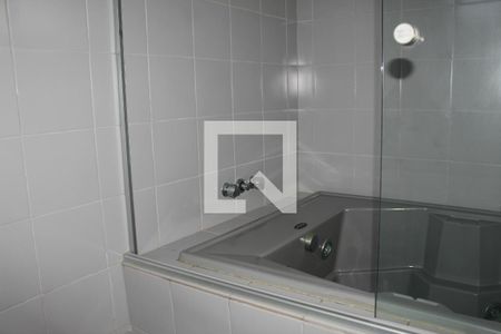 Banheiro suíte 1 de casa de condomínio para alugar com 4 quartos, 390m² em Piatã, Salvador