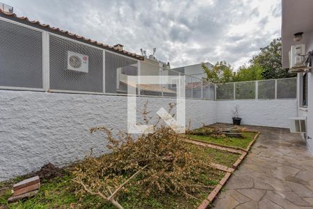 Quintal de casa à venda com 3 quartos, 194m² em São Sebastião, Porto Alegre