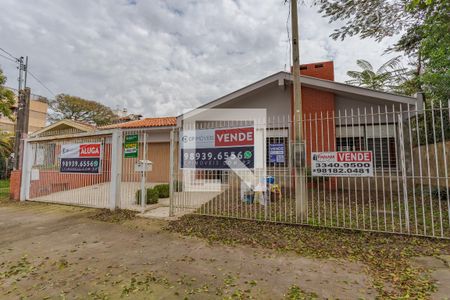 Fachada de casa à venda com 3 quartos, 194m² em São Sebastião, Porto Alegre