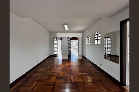 Sala de casa à venda com 4 quartos, 230m² em Jardim Aeroporto, São Paulo