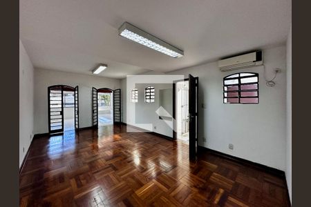 Sala de casa à venda com 4 quartos, 230m² em Jardim Aeroporto, São Paulo