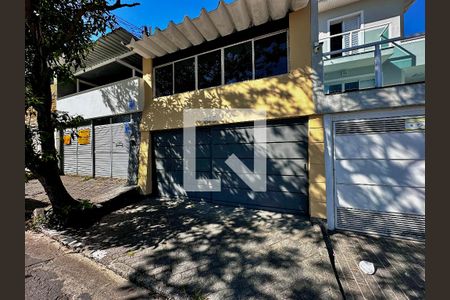 Fachada de casa à venda com 4 quartos, 230m² em Jardim Aeroporto, São Paulo