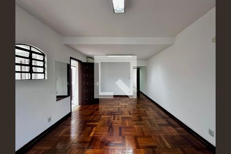 Sala de casa à venda com 4 quartos, 230m² em Jardim Aeroporto, São Paulo