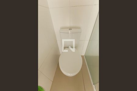 Banheiro de apartamento à venda com 1 quarto, 35m² em Parque Santa Fé, Porto Alegre