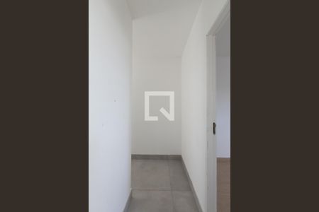 Corredor de apartamento à venda com 2 quartos, 49m² em Vila Carmosina, São Paulo