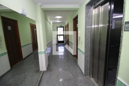 Hall de entrada e Elevador de apartamento à venda com 3 quartos, 95m² em Vila da Penha, Rio de Janeiro