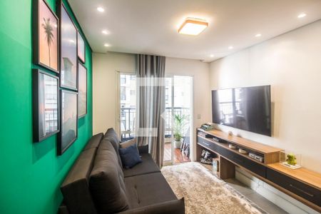 Sala de TV de apartamento à venda com 2 quartos, 68m² em Jardim Tupanci, Barueri