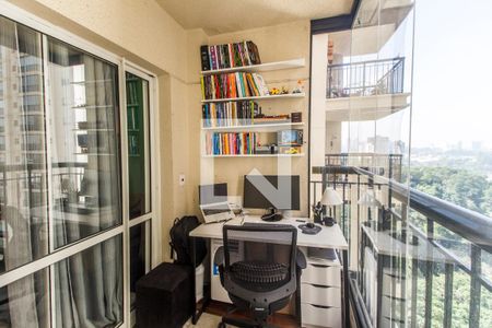 Varanda de apartamento à venda com 2 quartos, 68m² em Jardim Tupanci, Barueri