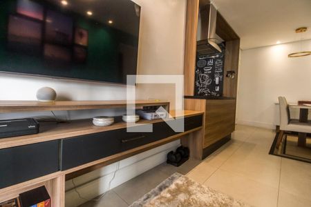 Sala de TV de apartamento à venda com 2 quartos, 68m² em Jardim Tupanci, Barueri