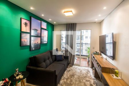 Sala de TV de apartamento à venda com 2 quartos, 68m² em Jardim Tupanci, Barueri