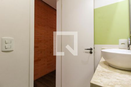 Banheiro de apartamento à venda com 2 quartos, 51m² em São José, Canoas