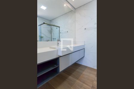 Banheiro da Suíte 1 de casa de condomínio à venda com 4 quartos, 570m² em Jardim Canada, Nova Lima