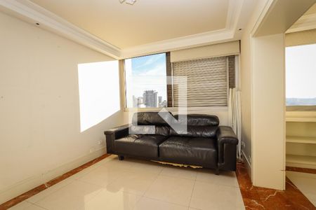 Sala da TV de apartamento à venda com 3 quartos, 200m² em Vila Suzana, São Paulo