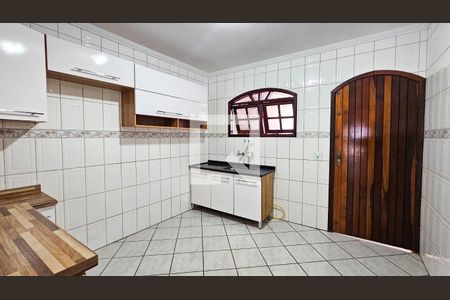 Cozinha de casa à venda com 2 quartos, 100m² em Jardim Santa Cruz, São Paulo