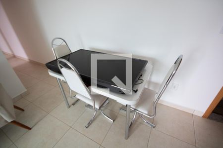 Sala de apartamento para alugar com 2 quartos, 64m² em Guilhermina, Praia Grande