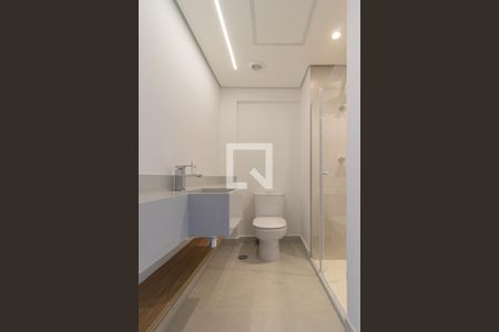 Banheiro de kitnet/studio para alugar com 1 quarto, 19m² em Indianópolis, São Paulo