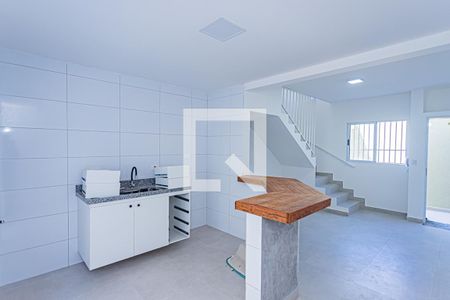 Sala/Cozinha de casa para alugar com 2 quartos, 64m² em Vila Pereira Cerca, São Paulo