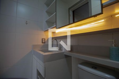 Banheiro de apartamento à venda com 1 quarto, 28m² em Jardim Caravelas, São Paulo