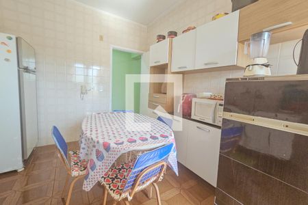 Cozinha de apartamento para alugar com 2 quartos, 130m² em Jardim Las Palmas, Guarujá