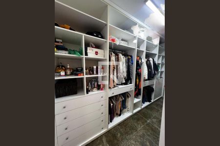 Casa à venda com 4 quartos, 240m² em Cambuci, São Paulo