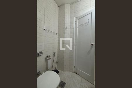 Banheiro social de apartamento à venda com 1 quarto, 27m² em Copacabana, Rio de Janeiro