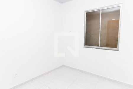 Quarto 1 de casa para alugar com 2 quartos, 52m² em Vila Valqueire, Rio de Janeiro