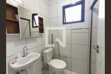 Banheiro de kitnet/studio para alugar com 1 quarto, 43m² em Liberdade, São Paulo